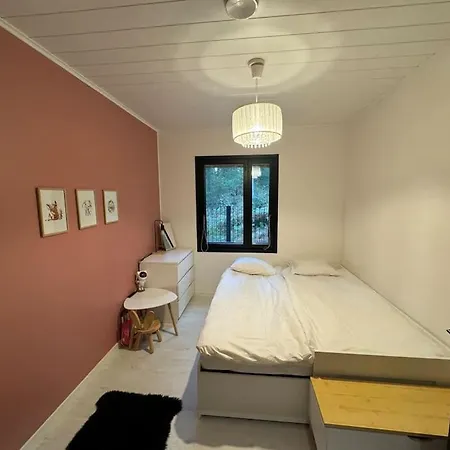 Villa King's Hill, Moderni Perhelomakohde