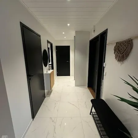 Villa King's Hill, Moderni Perhelomakohde